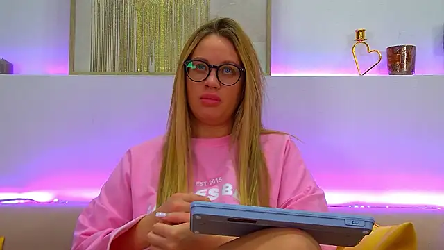 MariaNeumann online show from 02/10/25, 04:41