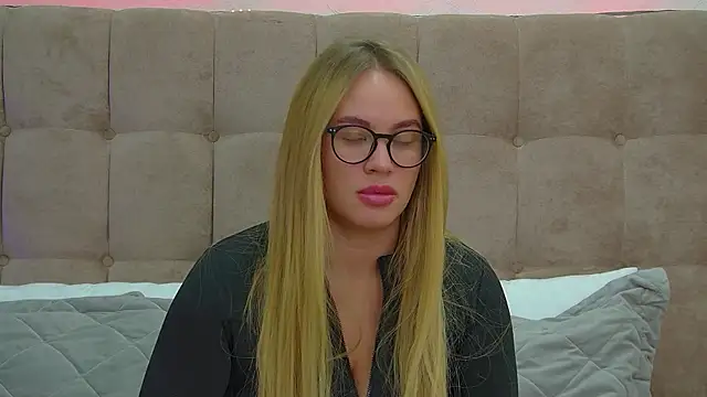 MariaNeumann online show from 02/28/25, 06:20