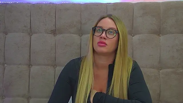 MariaNeumann online show from 03/20/25, 09:37