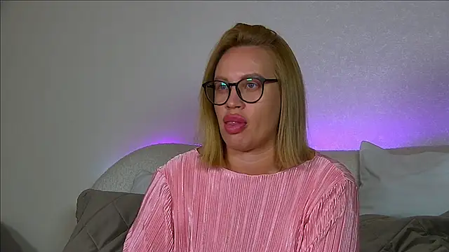 MariaNeumann online show from 10/19/25, 06:30