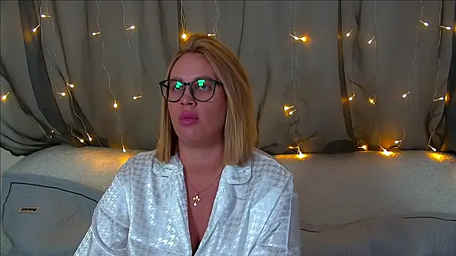 MariaNeumann online show from 10/26/25, 06:25