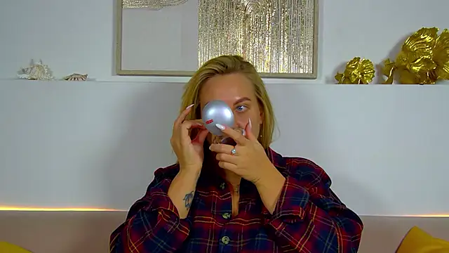 MariaNeumann online show from 11/28/25, 06:27