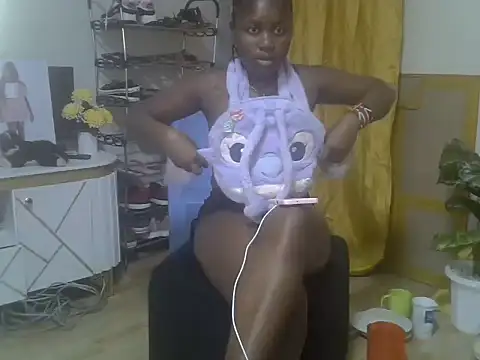 Snapshot of sweet_vine chatting on 07/20/26, 12:18 sweet vine online show from 07/20/26, 12:18