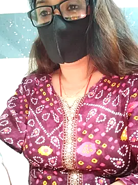 Aishwaryaa 69 online show from 11/17/25, 11:38