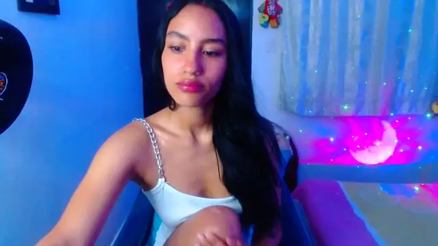 Snapshot of pleasure_and_fantasy chatting on 12/17/24, 03:06 pleasure and fantasy online show from 12/17/24, 03:06