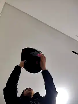 Snapshot of pleasure_and_fantasy chatting on 01/29/25, 02:00 pleasure and fantasy online show from 01/29/25, 02:00