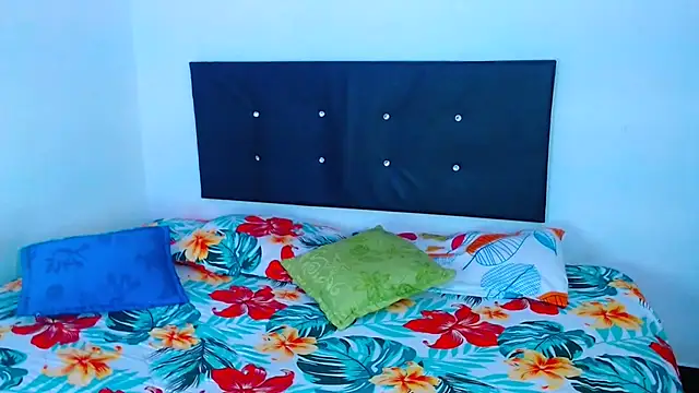 Snapshot of pleasure_and_fantasy chatting on 02/23/25, 03:13 pleasure and fantasy online show from 02/23/25, 03:13