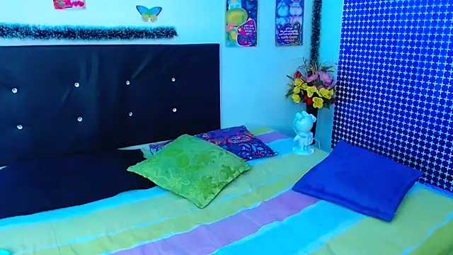 Snapshot of pleasure_and_fantasy chatting on 03/11/25, 10:20 pleasure and fantasy online show from 03/11/25, 10:20