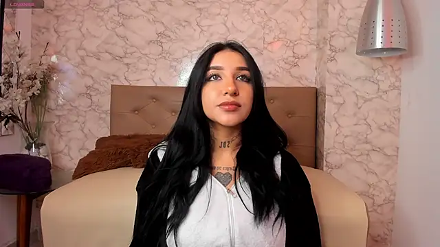 Leiaa  online show from 12/15/24, 12:18