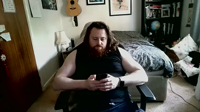 Snapshot of Hairy_Guy30 chatting on 05/17/26, 06:37 Hairy Guy30 online show from 05/17/26, 06:37