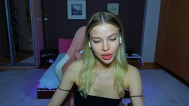 EmmyMills online show from 01/18/25, 08:51