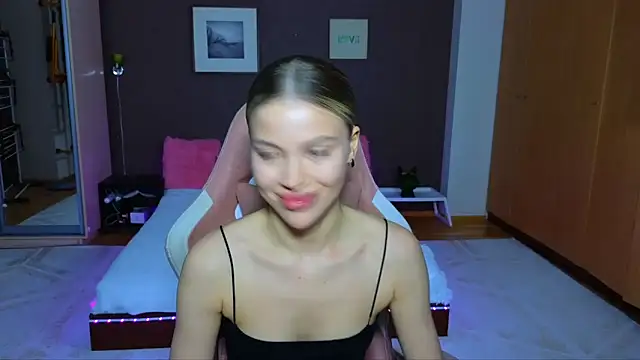 EmmyMills online show from 01/19/25, 12:06