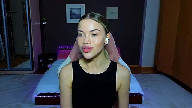 EmmyMills online show from 01/28/25, 01:39