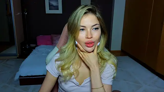 EmmyMills online show from 02/14/25, 09:43