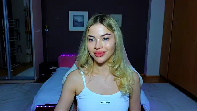 EmmyMills online show from 02/19/25, 09:14