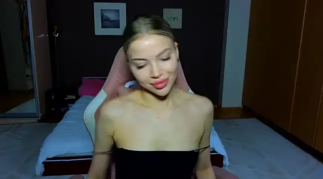 EmmyMills online show from 03/04/25, 07:01