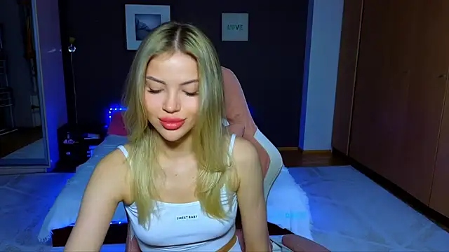 EmmyMills online show from 03/08/25, 10:02