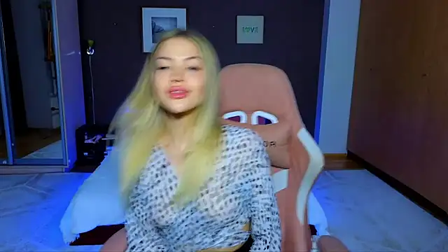 EmmyMills online show from 03/17/25, 06:32