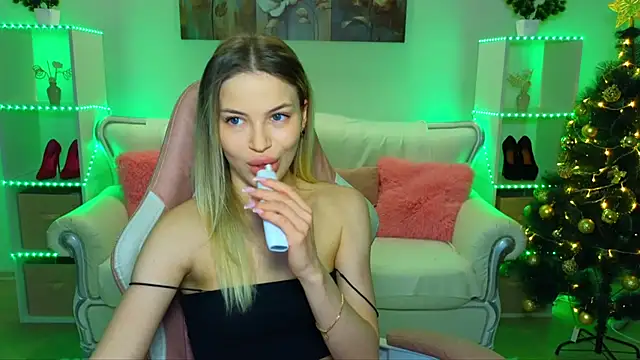 EmmyMills online show from 12/20/25, 09:44