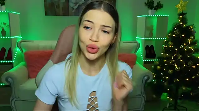 EmmyMills online show from 12/21/25, 10:28