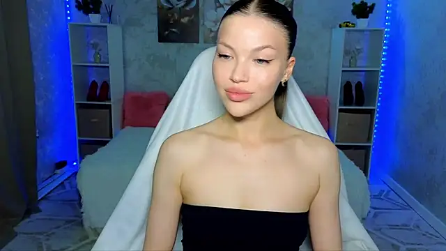 EmmyMills online show from 06/15/26, 06:21