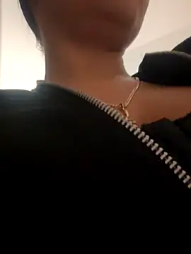 MichelleReys online show from 09/15/25, 04:07