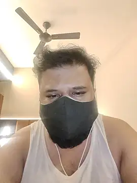 Hunk-Hand6 online show from 11/10/25, 05:56