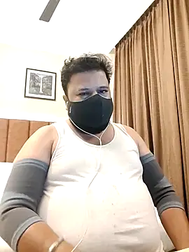 Hunk-Hand6 online show from 11/11/25, 11:54