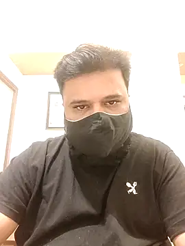 Hunk-Hand6 online show from 12/18/25, 08:48