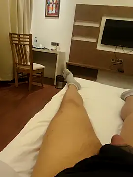 Hunk-Hand6 online show from 12/20/25, 12:12