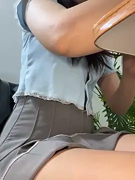 Snapshot of Lami_Mi chatting on 12/23/25, 07:28 Lami Mi online show from 12/23/25, 07:28