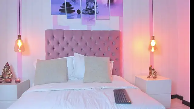 Sophia turneer online show from 03/01/25, 10:53