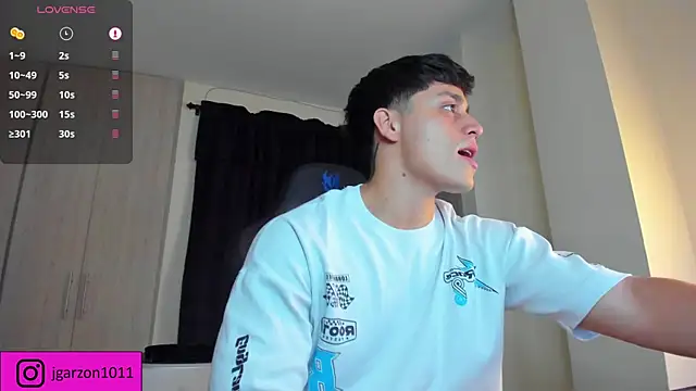 Snapshot of _joansoto chatting on 03/04/25, 01:28  joansoto online show from 03/04/25, 01:28