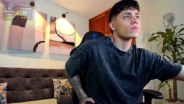 Snapshot of _joansoto chatting on 11/03/25, 06:53  joansoto online show from 11/03/25, 06:53