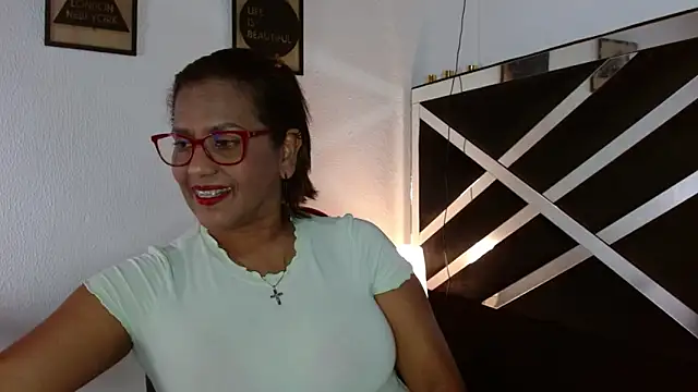 elizabeth mature23 online show from 09/09/25, 12:37