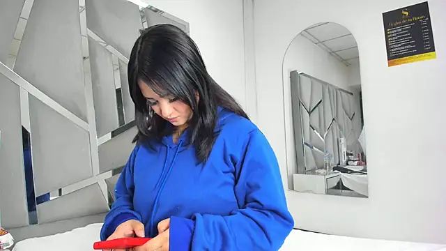 Catherinee69 x online show from 10/28/25, 04:05