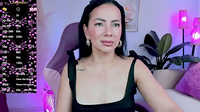 Snapshot of veronika_naughty chatting on 01/09/26, 02:53 veronika naughty online show from 01/09/26, 02:53