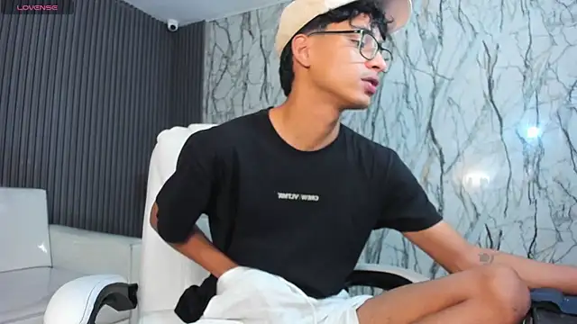 Snapshot of allens_joe chatting on 12/20/25, 07:54 allens joe online show from 12/20/25, 07:54