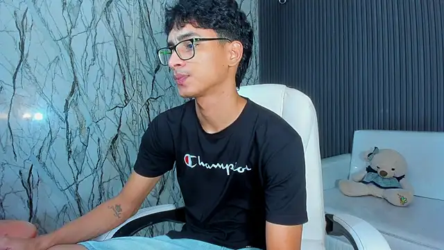 Snapshot of allens_joe chatting on 01/15/26, 03:44 allens joe online show from 01/15/26, 03:44