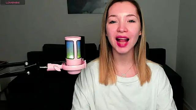 MiaThaine online show from 12/28/24, 03:26