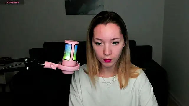 MiaThaine online show from 12/28/24, 09:19