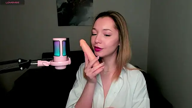 MiaThaine online show from 01/11/25, 01:06