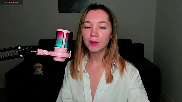 MiaThaine online show from 01/24/25, 01:03