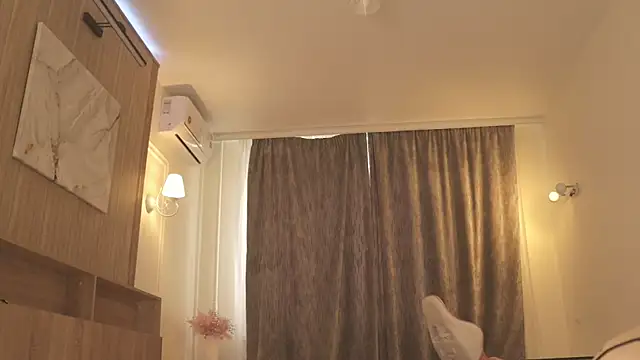 MiaThaine online show from 04/24/26, 03:09