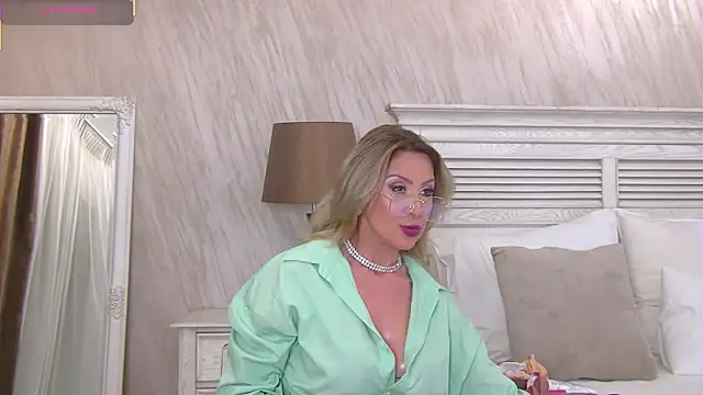 JuliaEyrie online show from 07/22/26, 05:32