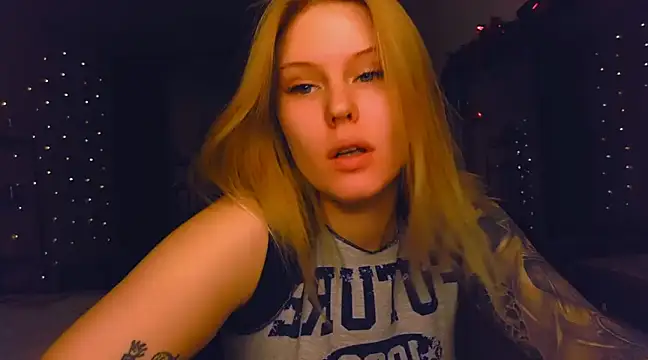 VoluptuousDreams online show from 12/08/24, 03:13