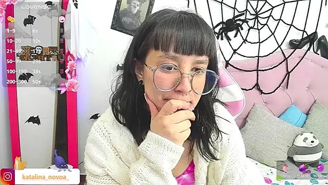 Snapshot of Katalina_novoa chatting on 10/16/25, 02:12 Katalina novoa online show from 10/16/25, 02:12