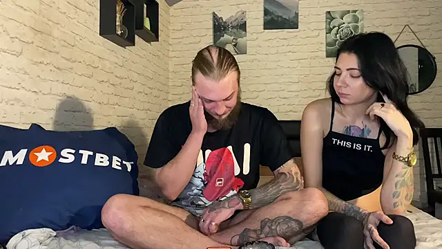 Snapshot of leesmoke chatting on 12/16/24, 01:43 leesmoke online show from 12/16/24, 01:43