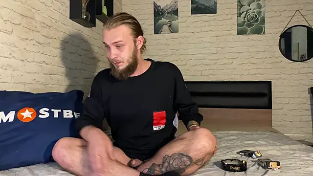 Snapshot of leesmoke chatting on 12/20/24, 10:16 leesmoke online show from 12/20/24, 10:16