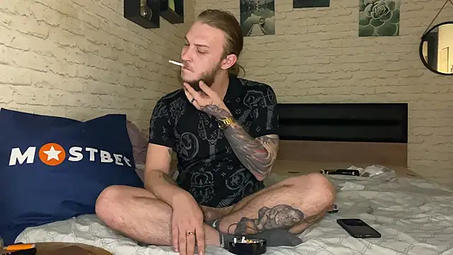 Snapshot of leesmoke chatting on 01/05/25, 10:10 leesmoke online show from 01/05/25, 10:10